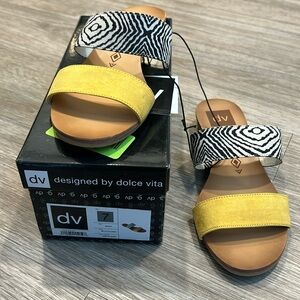 NEW Women’s DV Sandals